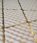 Χαλί Premium Τεχνητή Γούνα 3D Bubble 120x180cm - Λευκός Σχεδιασμός με Χρυσές Ρίγες