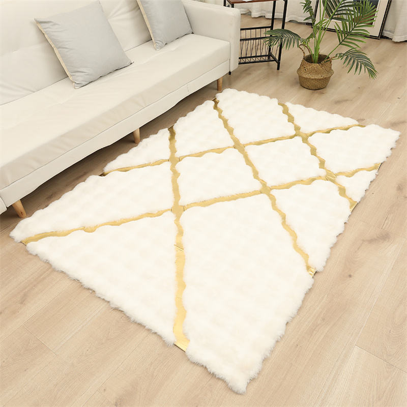 Χαλί Premium Τεχνητή Γούνα 3D Bubble 120x180cm - Λευκός Σχεδιασμός με Χρυσές Ρίγες