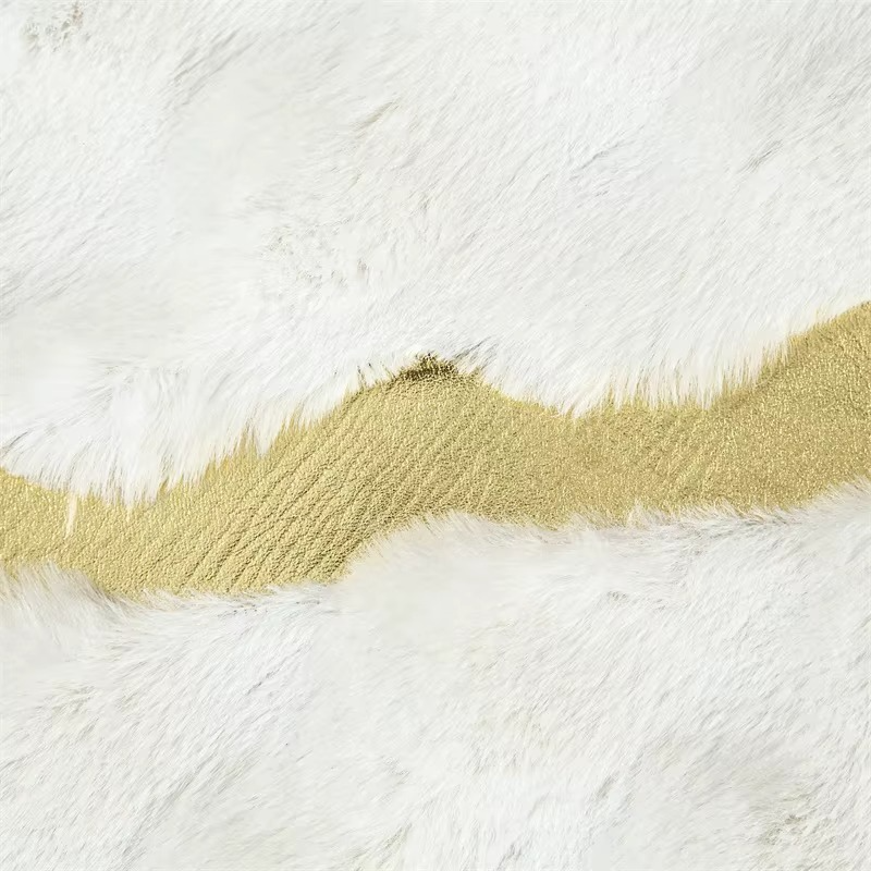 Χαλί Premium Τεχνητή Γούνα 3D Bubble 120x180cm - Λευκός Σχεδιασμός με Χρυσές Ρίγες